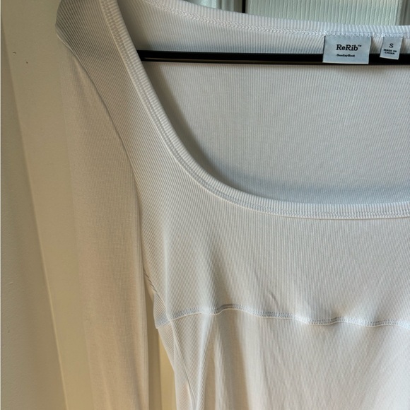 White ribbed top - Picture 2 of 3